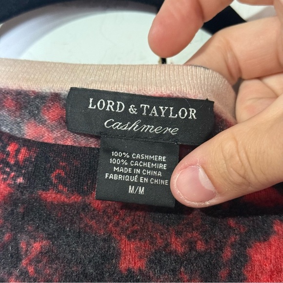 Lord & Taylor Cashmere Crewneck Sweater Snakeskin Pattern Red and Black Size M - Picture 6 of 6